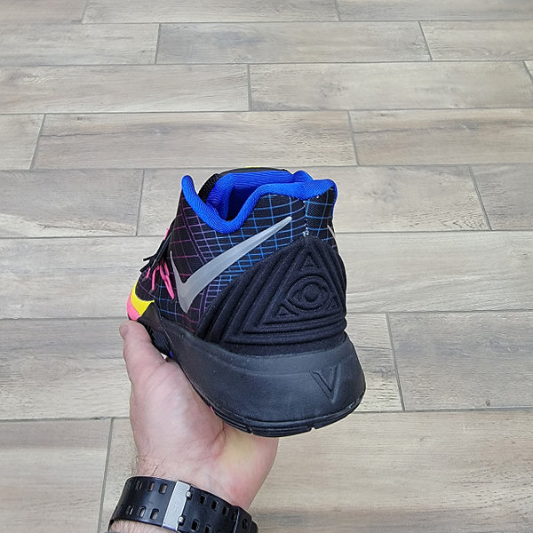 Kyrie hotsell spider man