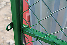 Ворота распашные из сетки-рабица в ПВХ, фото 3