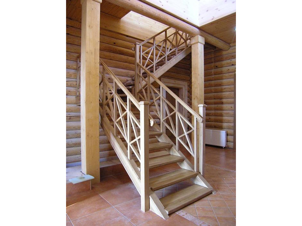 Лестница деревянная из лиственницы с поворотом на 90° Тайга 12 - фото 1 - id-p107158289