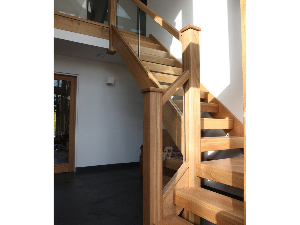 Лестница деревянная из лиственницы с поворотом на 90° Тайга 12 - фото 3 - id-p107158289