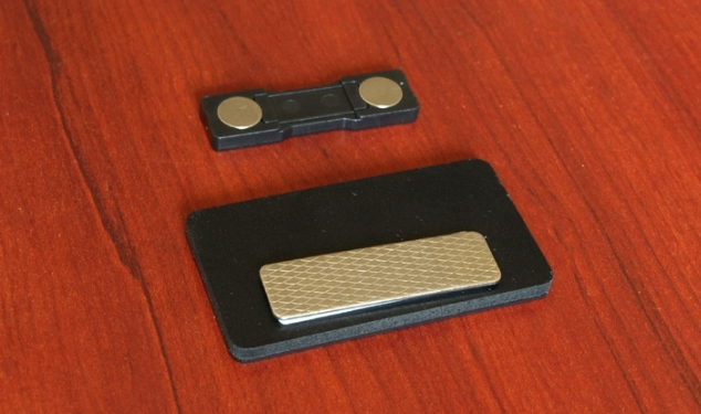 Пластиковый бейдж (золото, серебро) с окошком для вкладыша, 65х30 мм - фото 5 - id-p203981667