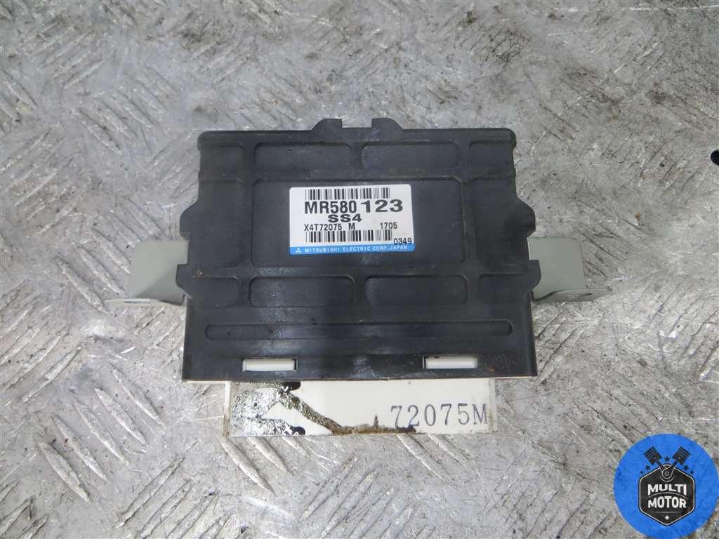 Блок управления полным приводом MITSUBISHI Pajero 3 (1999-2006) 2.5 TD 2005 г. - фото 1 - id-p203885145
