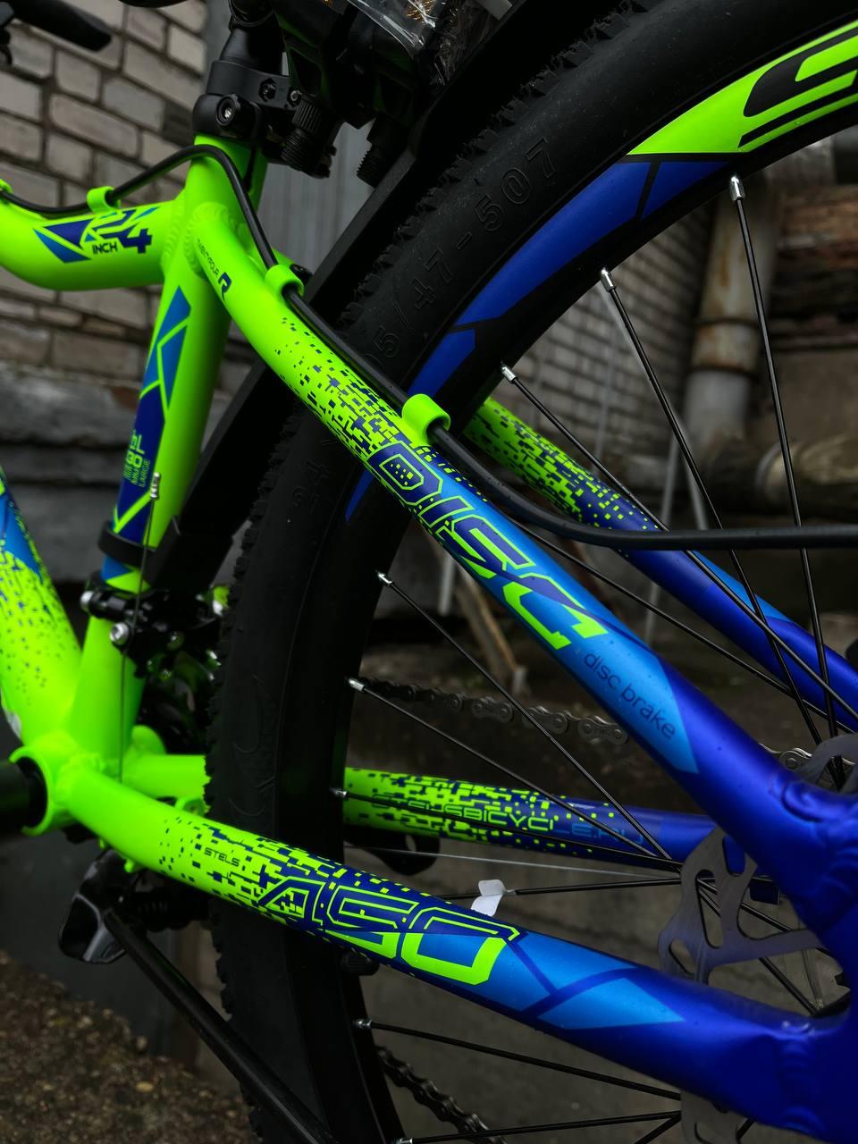 Stels Navigator 450 MD V030 24" синий/неоновый/зеленый подростковый велосипед - фото 4 - id-p112975797