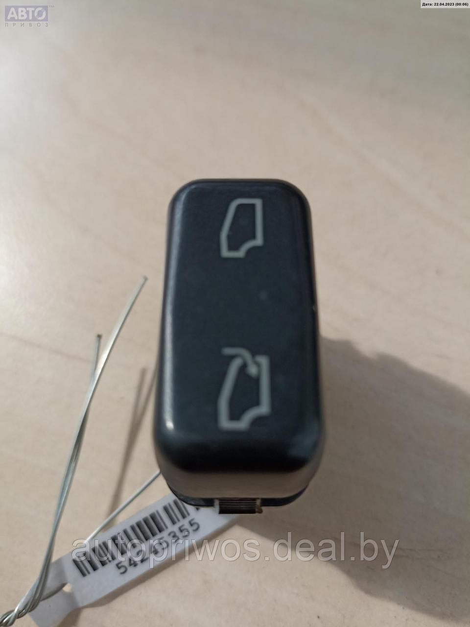 Кнопка люка Mercedes Atego - фото 1 - id-p204745525