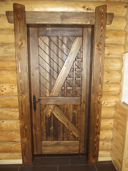 Дверь деревянная под старину