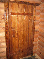 Двери искусственного старения из массива сосны