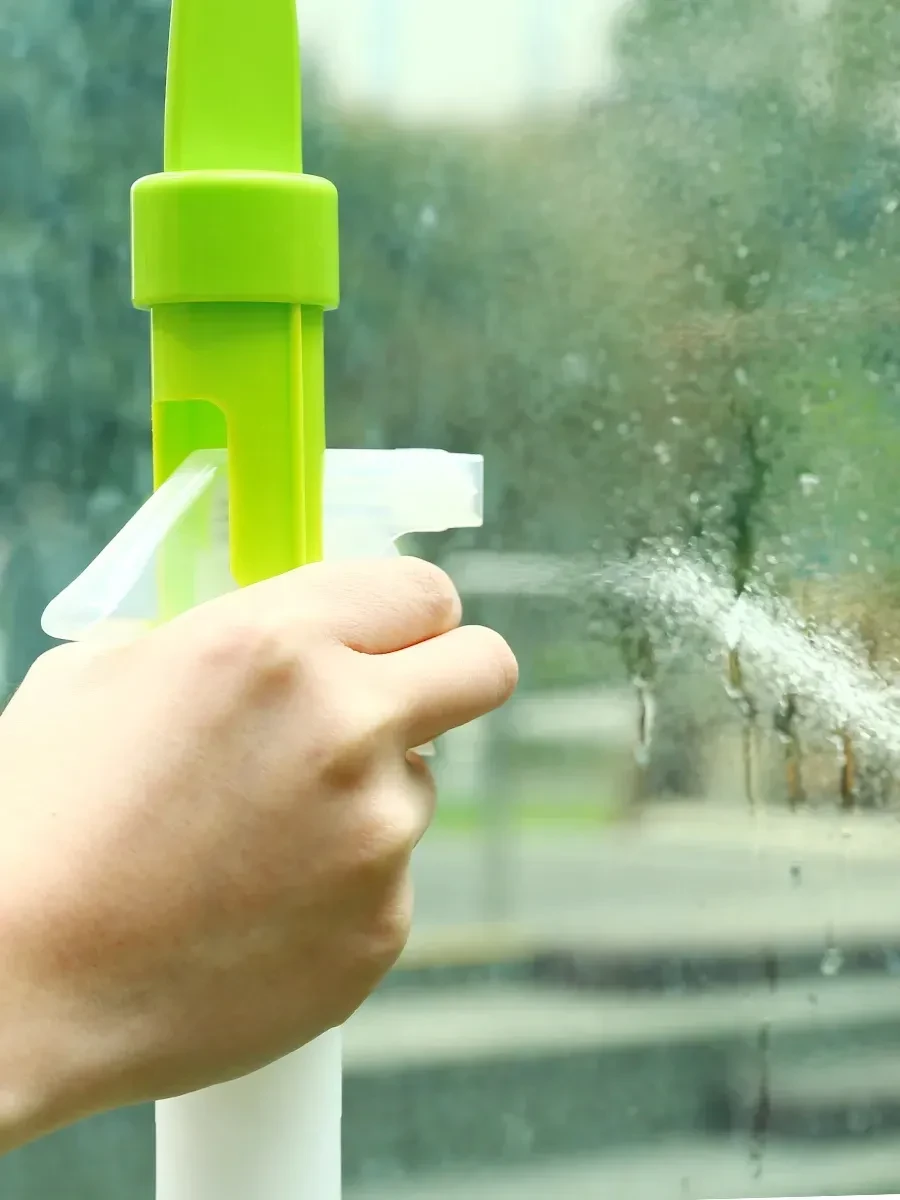 Щетка для мытья окон с распылителем DEKO WC04 (зеленая) - фото 1 - id-p205284801