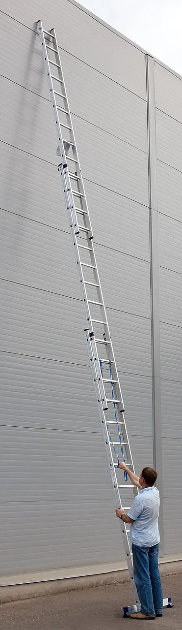 Трехсекционная лестница СИБИН, 13 ступеней, со стабилизатором, алюминиевая - фото 1 - id-p205294049