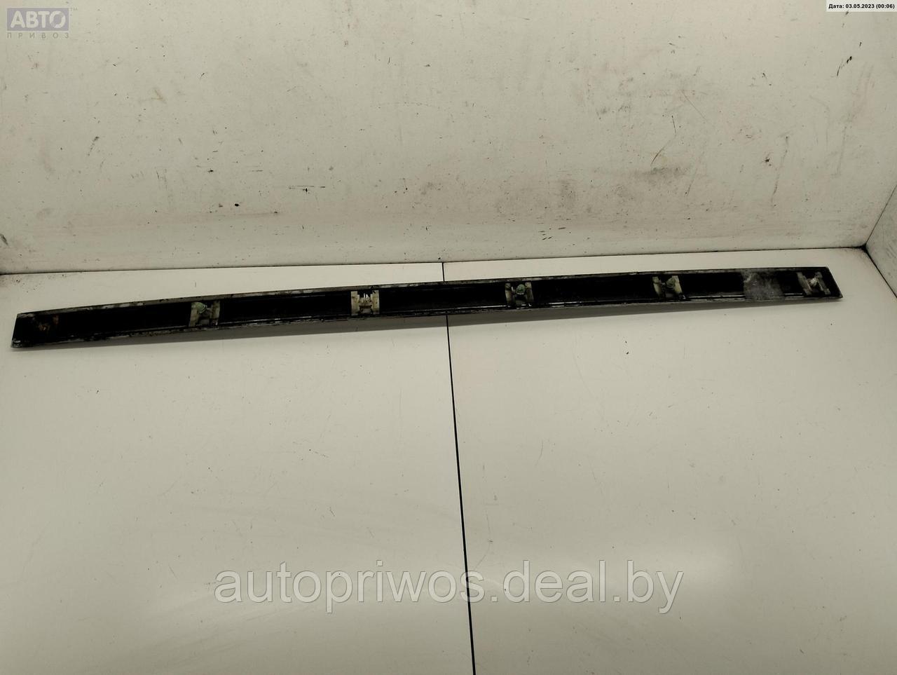 Молдинг стекла двери передней правой наружный Volkswagen Golf-3 - фото 2 - id-p203009003