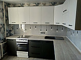 Белая матовая п-образная модульная кухня, фото 6