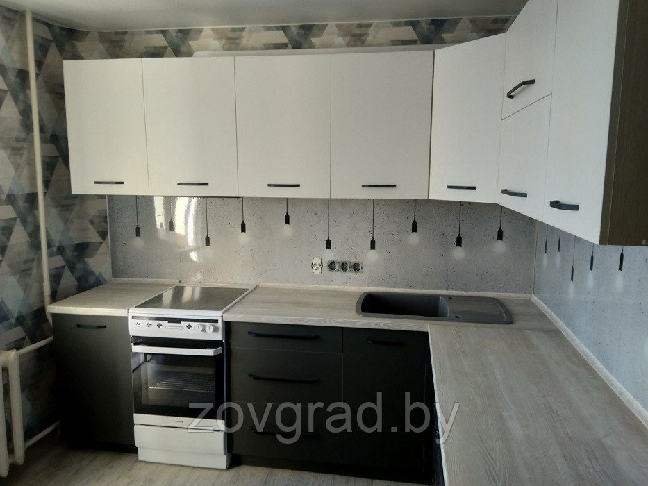 Белая матовая п-образная модульная кухня - фото 6 - id-p205736910