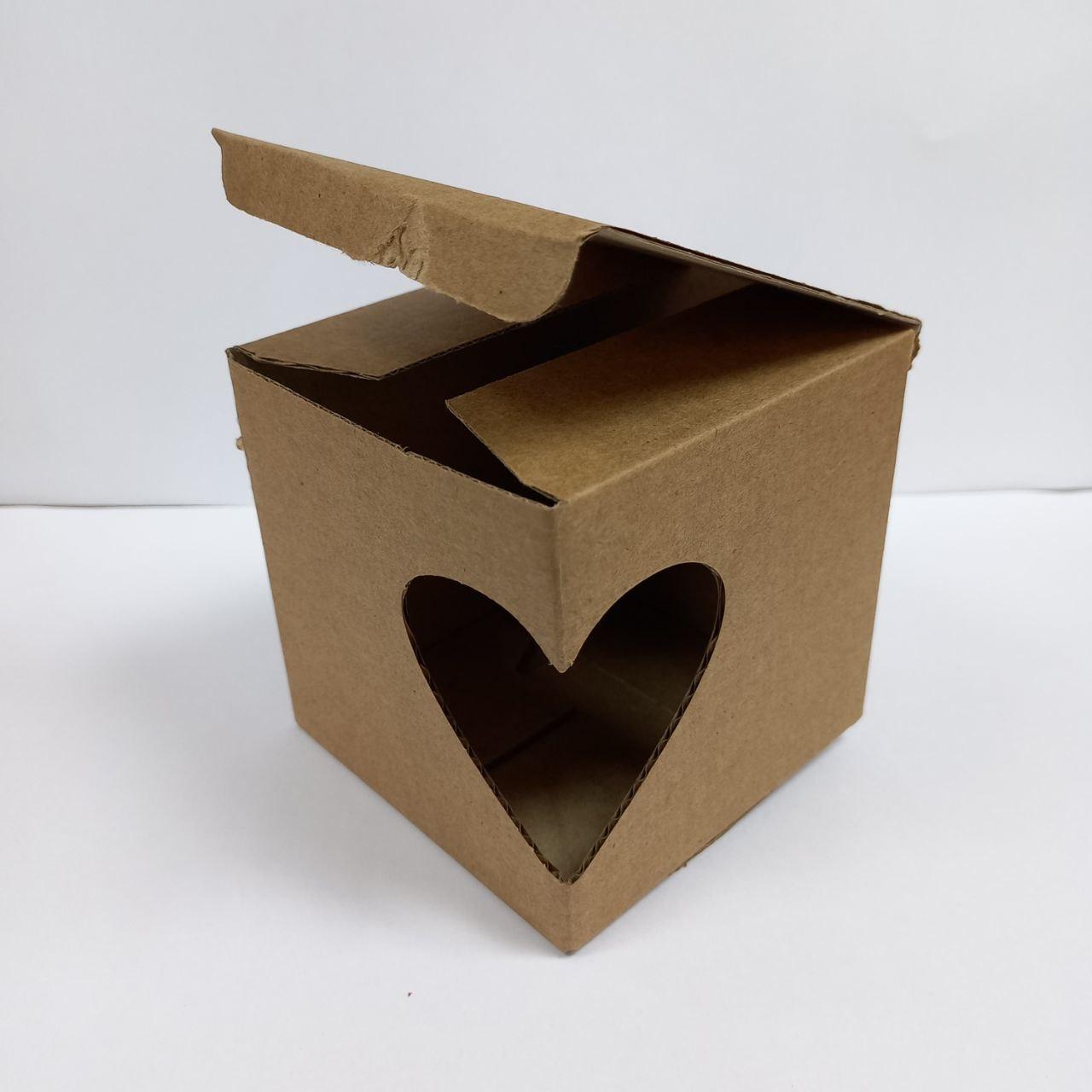 Коробка из гафрир. картона "Сердечко"