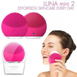 Вибрирующая силиконовая щетка для нежной очистки кожи лица Foreo LUNA mini 2  Фуксия (ярко-розовая)