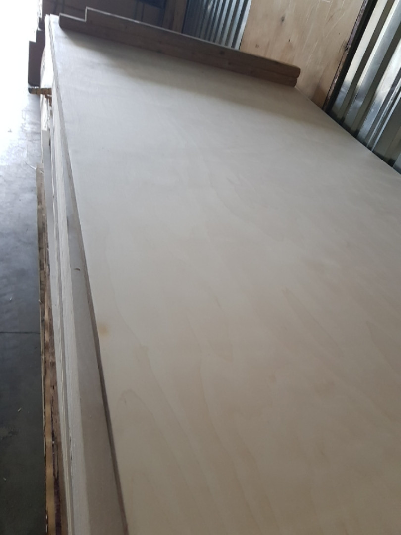 Фанера 12 мм 2500×1250 водостойкая ФСФ сорт 2/3 — прочная фанера для мебели, настилов, декоративных панелей