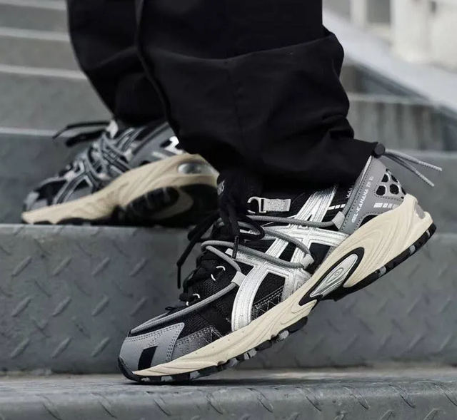 Каталог обуви КРОССОВКИ МУЖСКИЕ ASICS - мы сделаем вашу цену ещё приятнее.