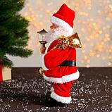 Дед Мороз "Красная шубка, ремешок, с фонариком" с подсветкой, двигается, 27 см, фото 2