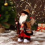 Дед Мороз "В коричневой шубке, с посохом" двигается, 11х30 см, фото 2