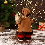 Дед Мороз "В коричневой шубке, с посохом" двигается, 11х30 см, фото 3