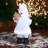 Дед Мороз "В белом полушубке с мешком" двигается, 29 см, фото 4
