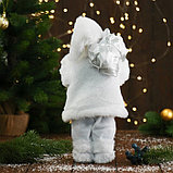 Дед Мороз "В белой шубке, с фонариком и подарками" 30 см, фото 3