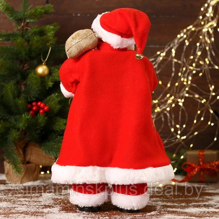 Дед Мороз "В красном костюмчике с орнаментом, с посохом" двигается, 20х50 см - фото 3 - id-p206761039