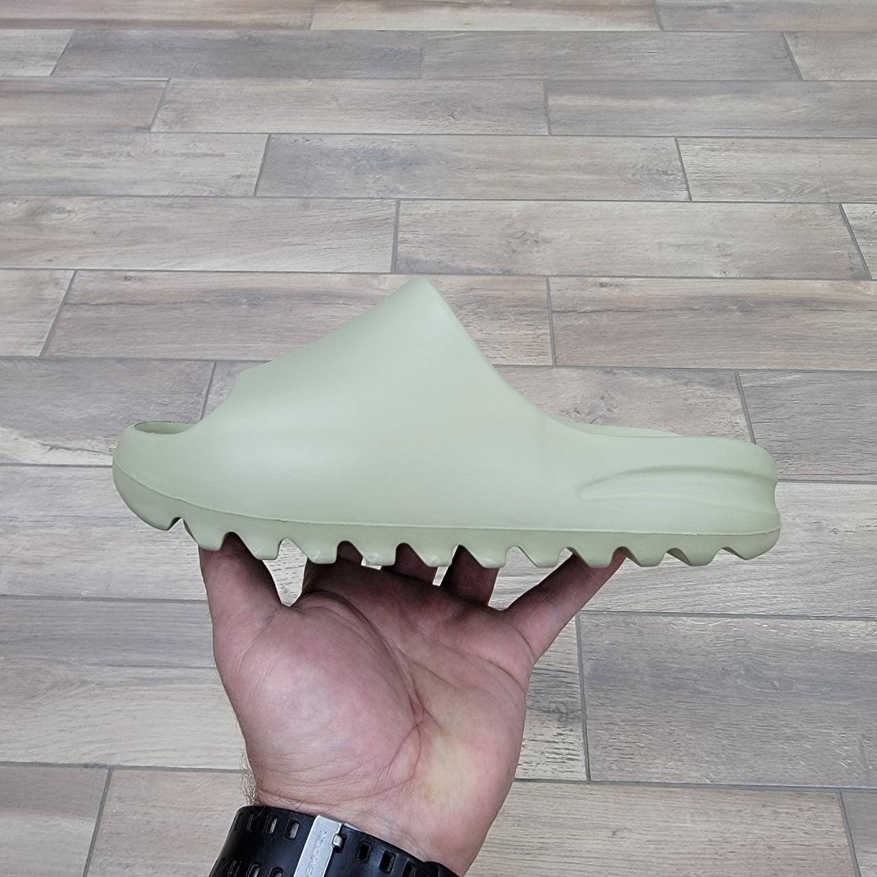 Сланцы Wmns Adidas Yeezy Slides Resin 2022 38