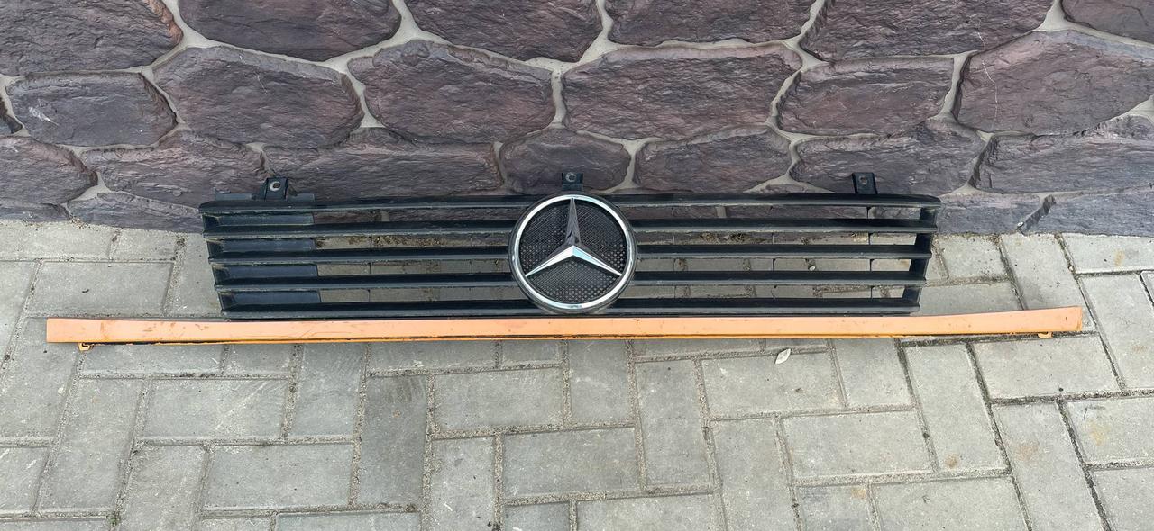 Решетка радиатора Mercedes-Benz Vito W638 2002