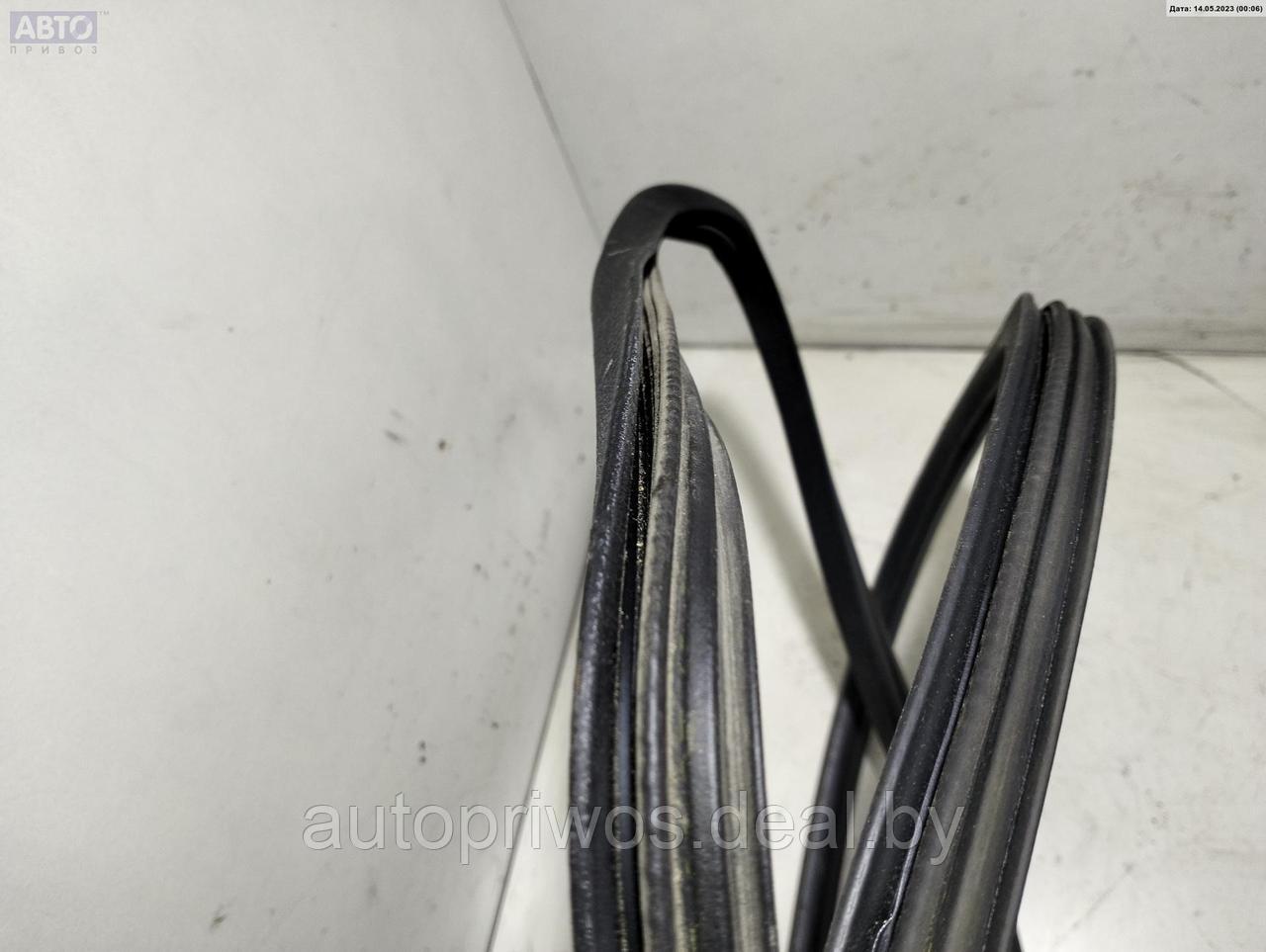 Уплотнитель крышки (двери) багажника Peugeot 206 - фото 3 - id-p206987008