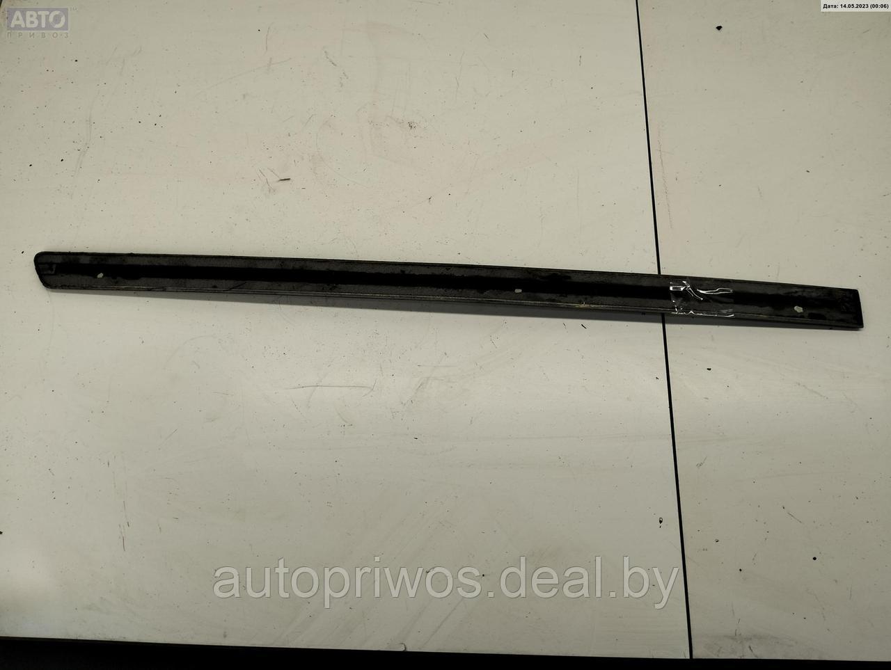 Молдинг двери задней левой Volkswagen Golf-4 - фото 2 - id-p206987236