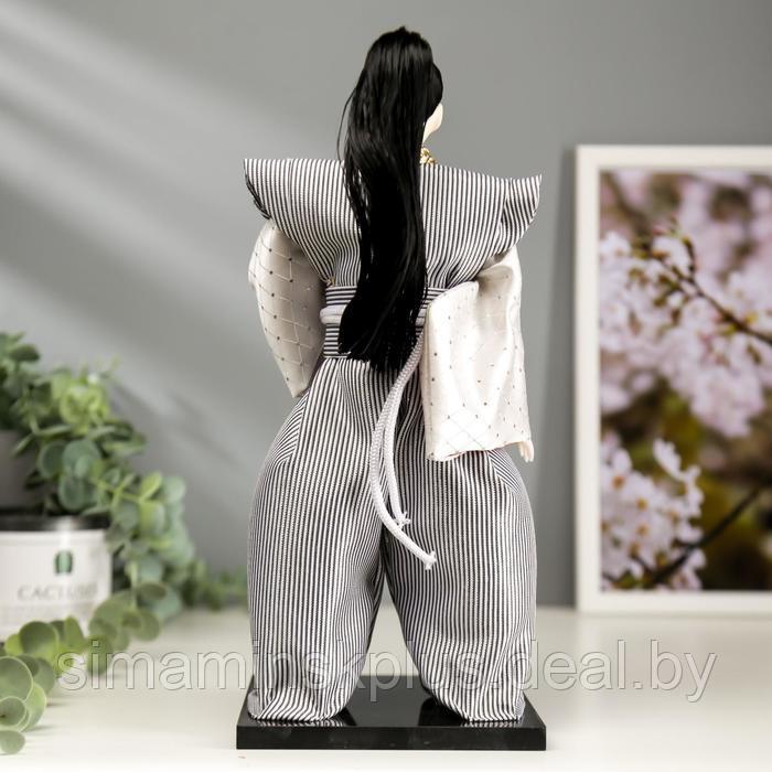 Кукла коллекционная "Самурай в сером кимоно с мечом" 30х12,5х12,5 см - фото 4 - id-p206993839