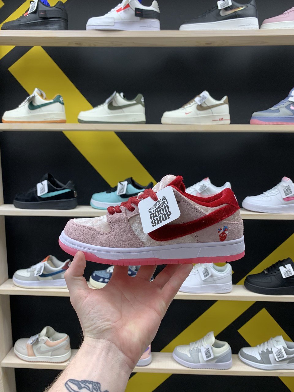 Кроссовки Nike SB Dunk Low StrangLove Pink White Red