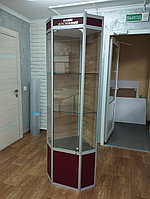 Витрины стеклянная для кубков и наград в фирменном стиле угловая 200*50*50 см
