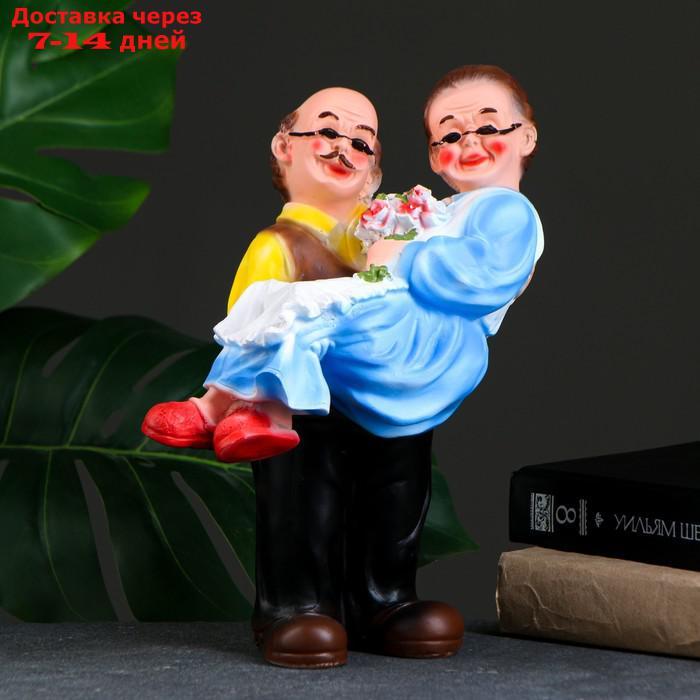 Фигура "Дед с бабкой на руках" 27х22х14см - фото 1 - id-p207338503