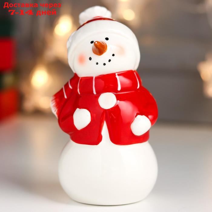 Сувенир керамика "Снеговик в красной куртке, шапке и шарфе" 13,9х7,4х8 см - фото 1 - id-p207340701