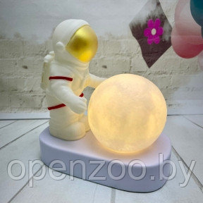 Светильник ночник Астронавт с луной Желтое свечение - фото 1 - id-p207593924