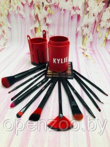 Набор кистей для макияжа в тубусе KYLIE RED/Black, RED/White 12 шт В красном тубусе с черным оформлением - фото 1 - id-p207594498