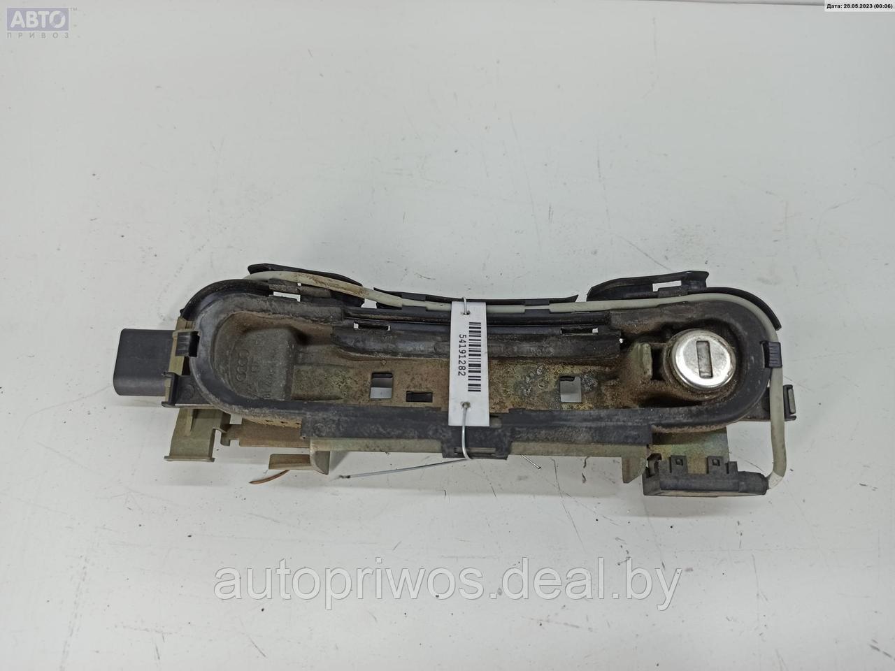 Корпус (держатель) ручки двери передней правой Audi A4 B5 (1994-2001) - фото 1 - id-p207833459
