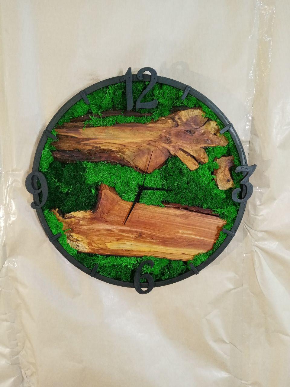 Часы из дерева,масив яблоня,с применением мха в качестве декора - фото 3 - id-p207838583