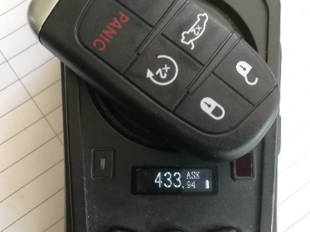 Смарт ключ (аналог) Chrysler 300C 2011-2018 бесключевой доступ - фото 4 - id-p207883902