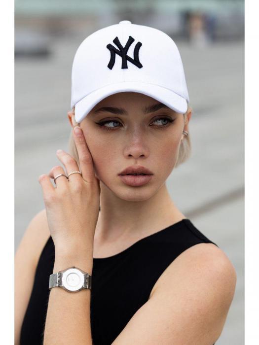 Кепка женская летняя белая стильная бейсболка головной убор с принтом New York - фото 1 - id-p208270439
