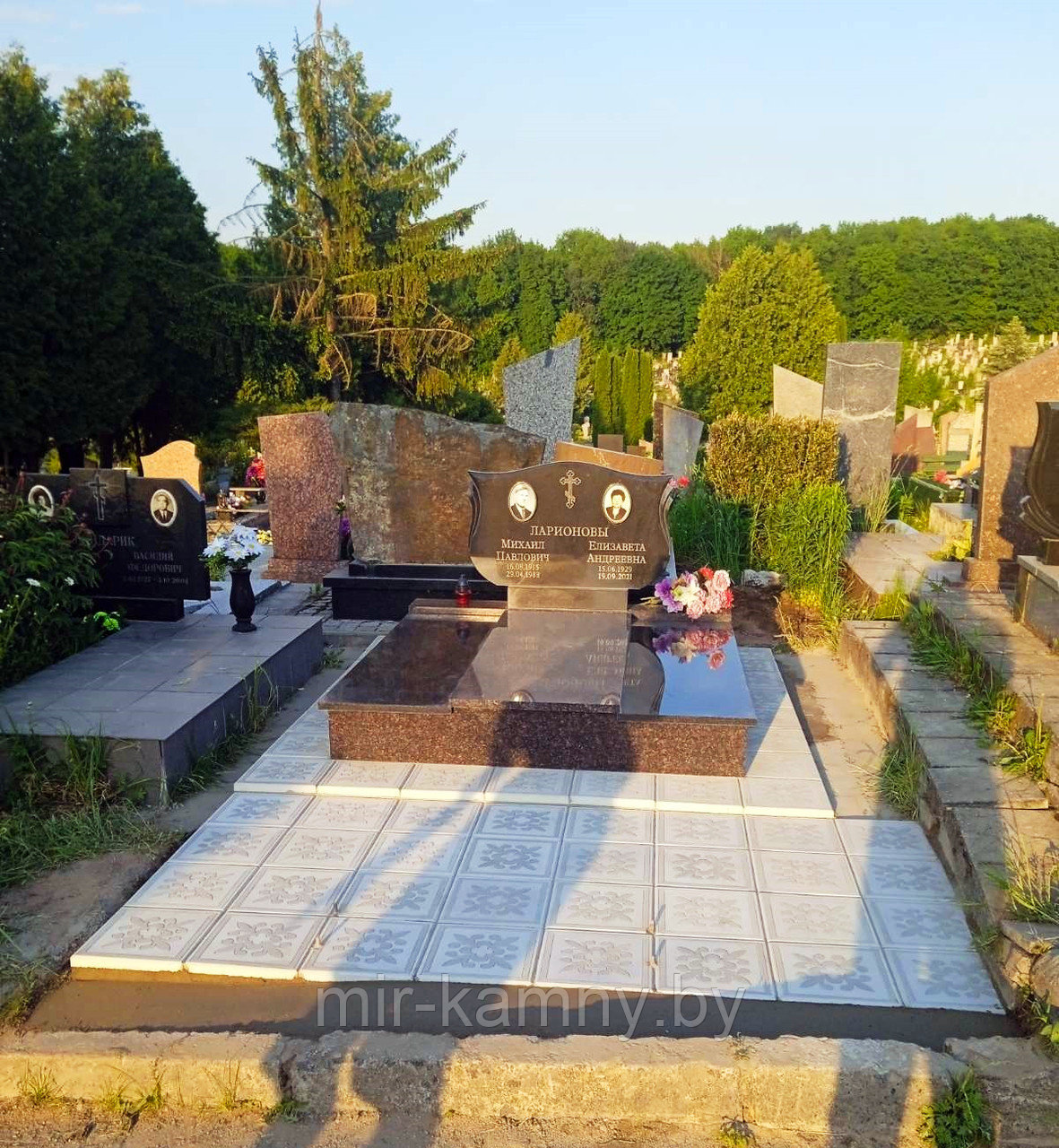 ПАМЯТНИК ГРАНИТНЫЙ НА ДВОИХ В ГРОДНО