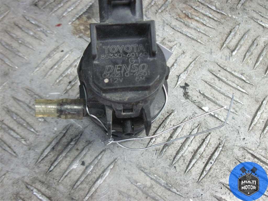 Насос (моторчик) омывателя стекла TOYOTA RAV 4 III (2005-2013) 2.2 D-4D - 116 Лс 2010 г. - фото 2 - id-p208370287