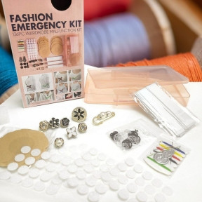 Набор для ремонта одежды Fashion Emergency Kit 126 предметов / Швейный ремонтный набор - фото 1 - id-p208455515