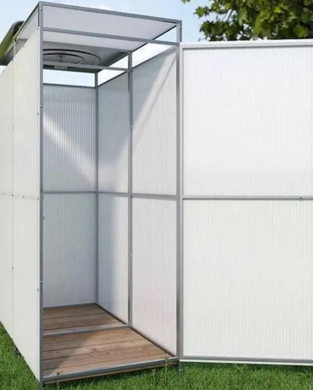 Летние душевые кабины для дачи. Как выбрать душевую кабину для дачи. Душевая кабина из поликарбоната для дачи. Душевая кабина петромаш с раздевалкой. Дачный душ с тамбуром агросфера.