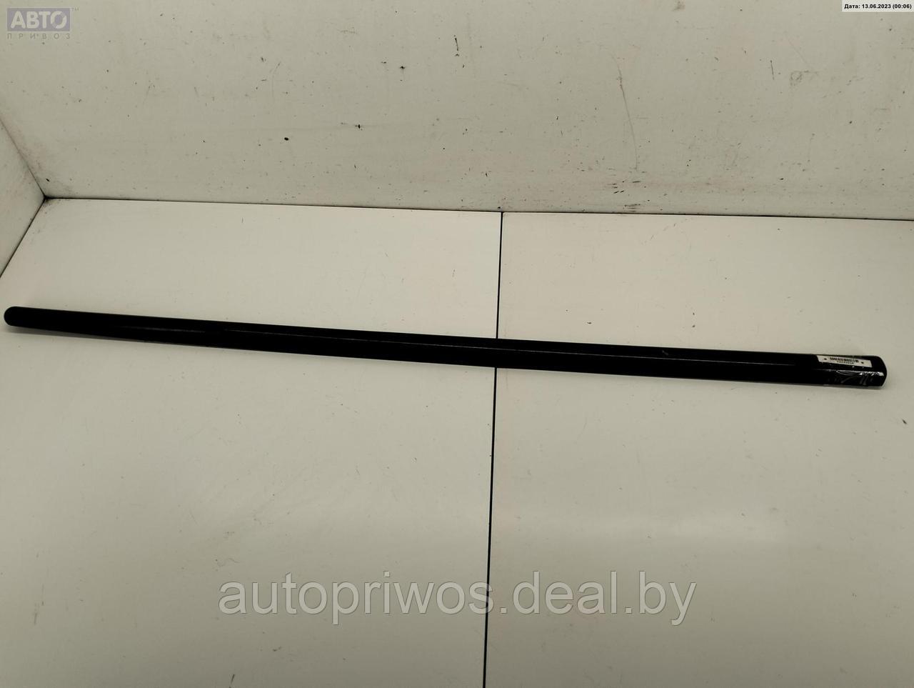 Молдинг двери передней левой Volkswagen Polo (1994-1999)