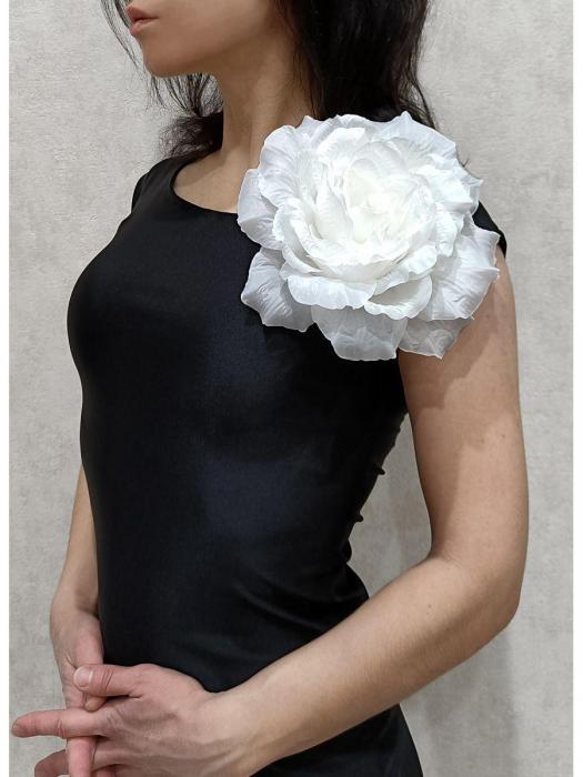 Брошь цветок из ткани большая Брошка женская тканевая крупная белая роза - фото 1 - id-p208779421