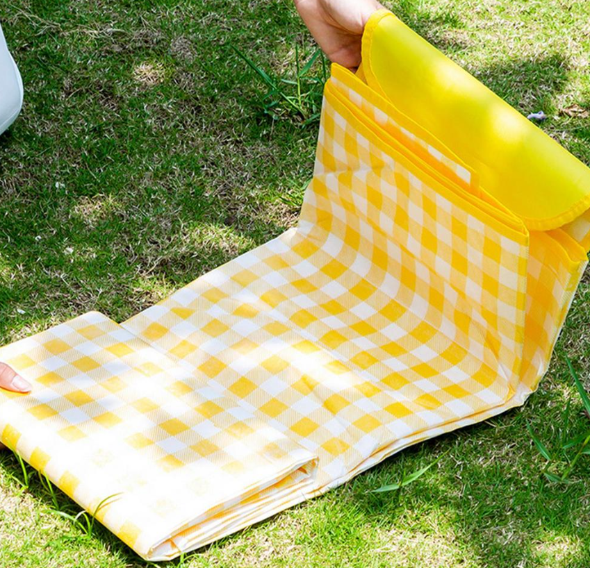 Коврик для пикника и пляжа 200 х 150 см. / Утолщенное непромокаемое покрывало - сумка для кемпинга Желтая - фото 3 - id-p208827811