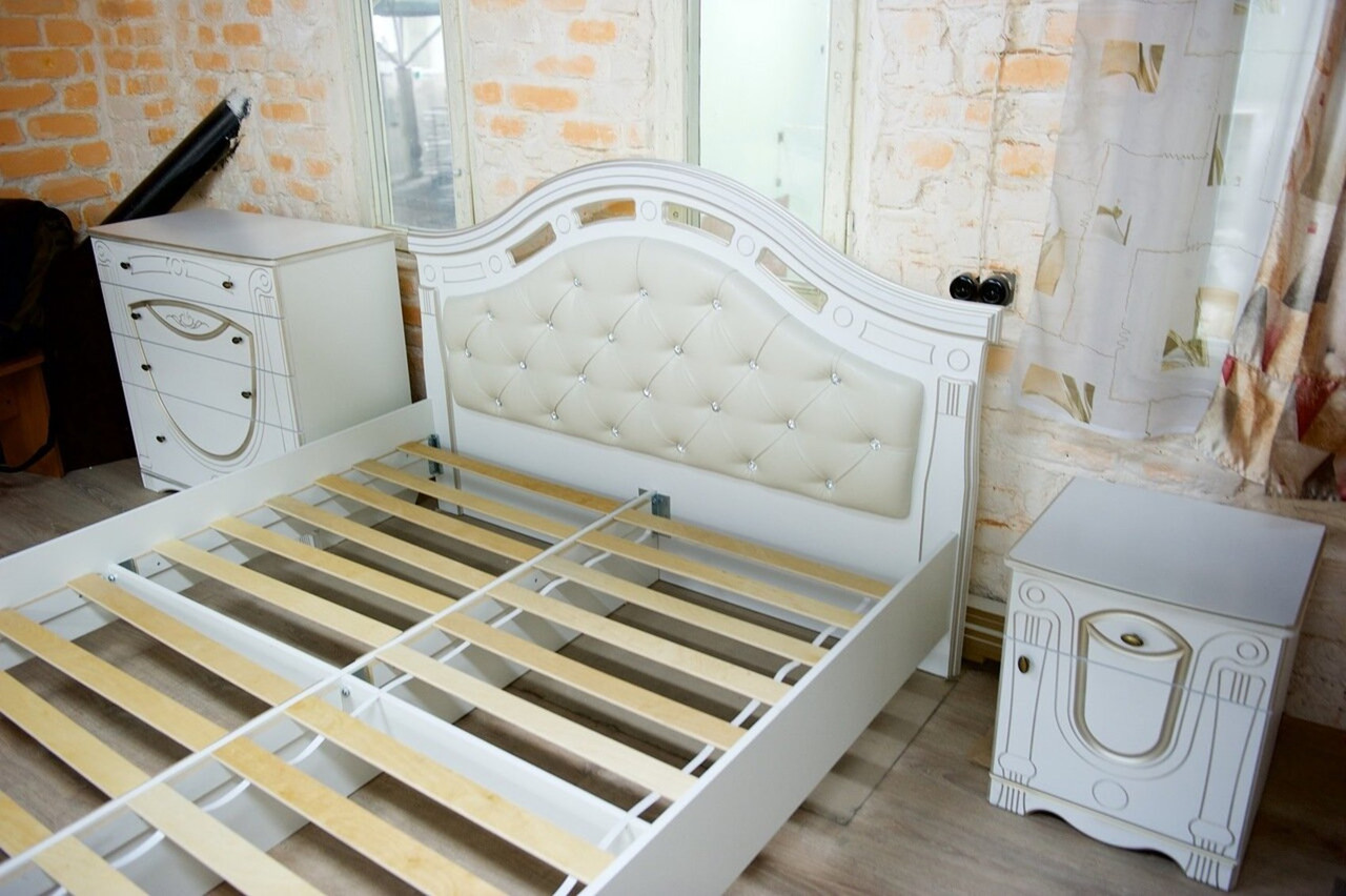 Спальня Александрина Кровать 160 МИ с ламелями Белый/Золото - фото 10 - id-p208913904