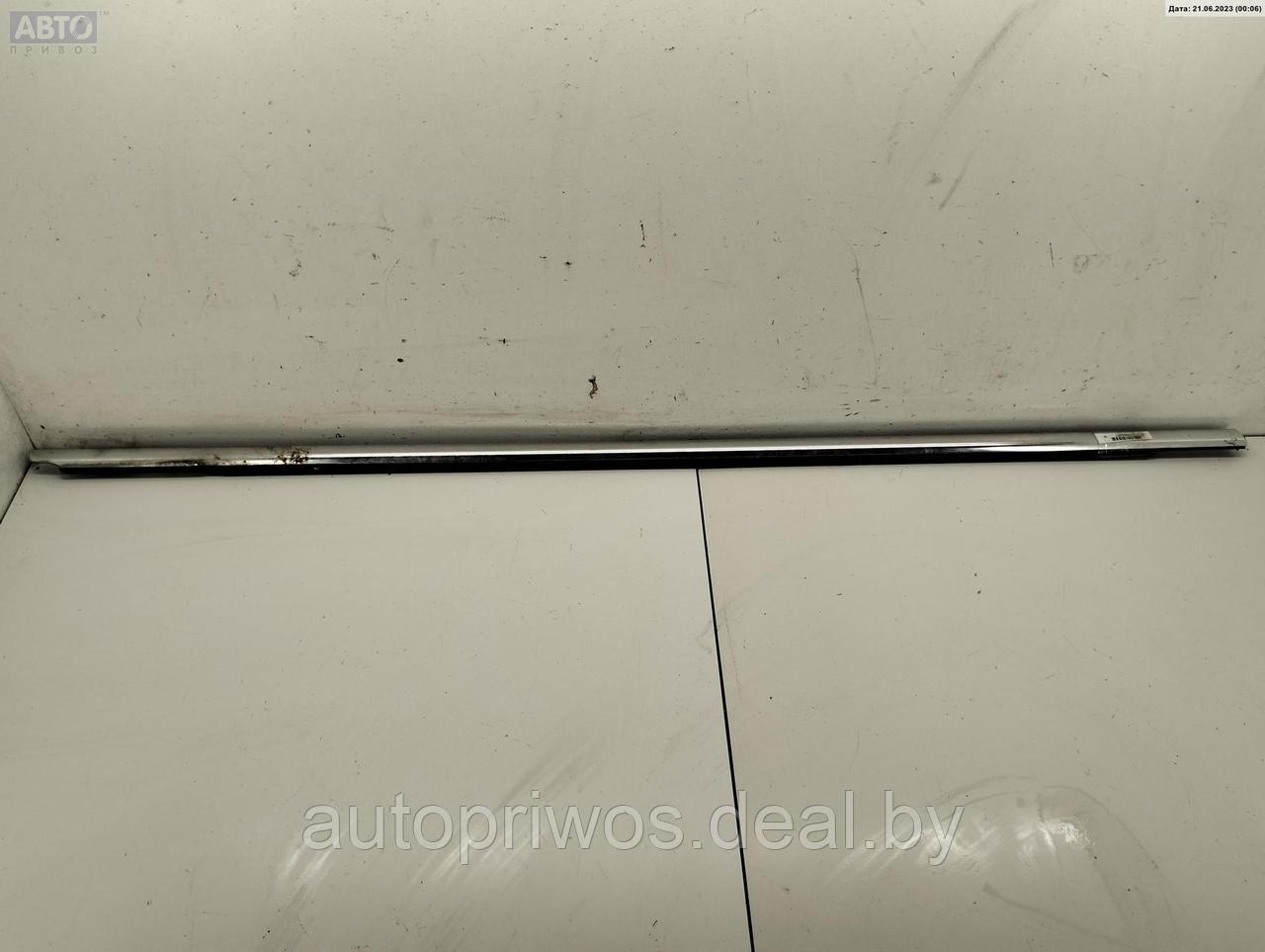 Молдинг стекла двери передней правой наружный Volkswagen Passat B6
