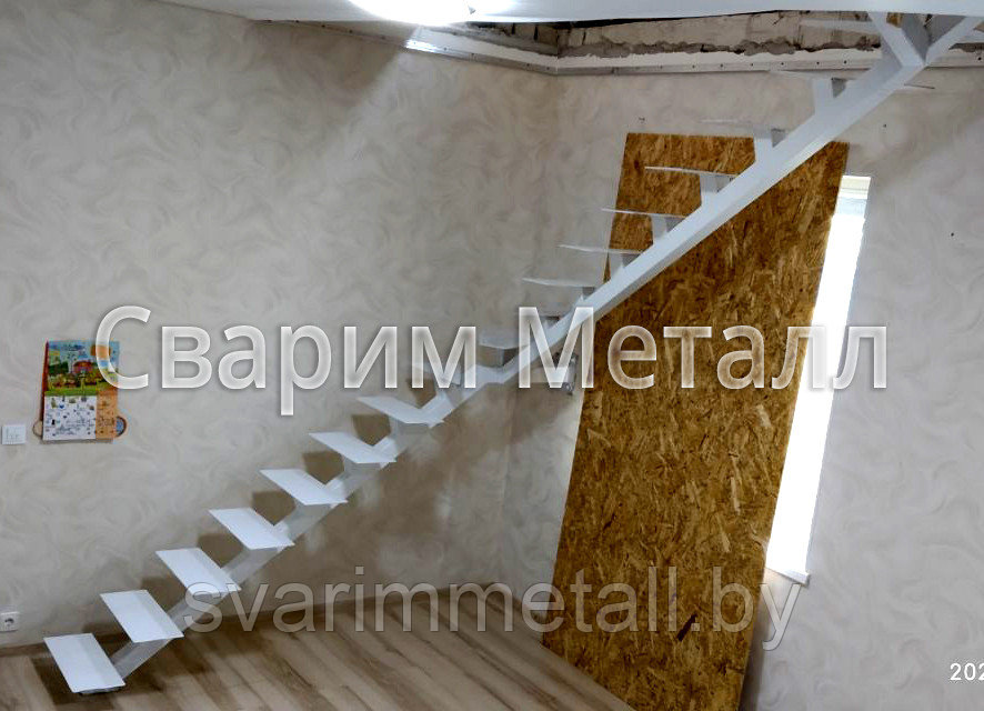 Лестница внутренняя с элементами ковки - фото 6 - id-p209279651